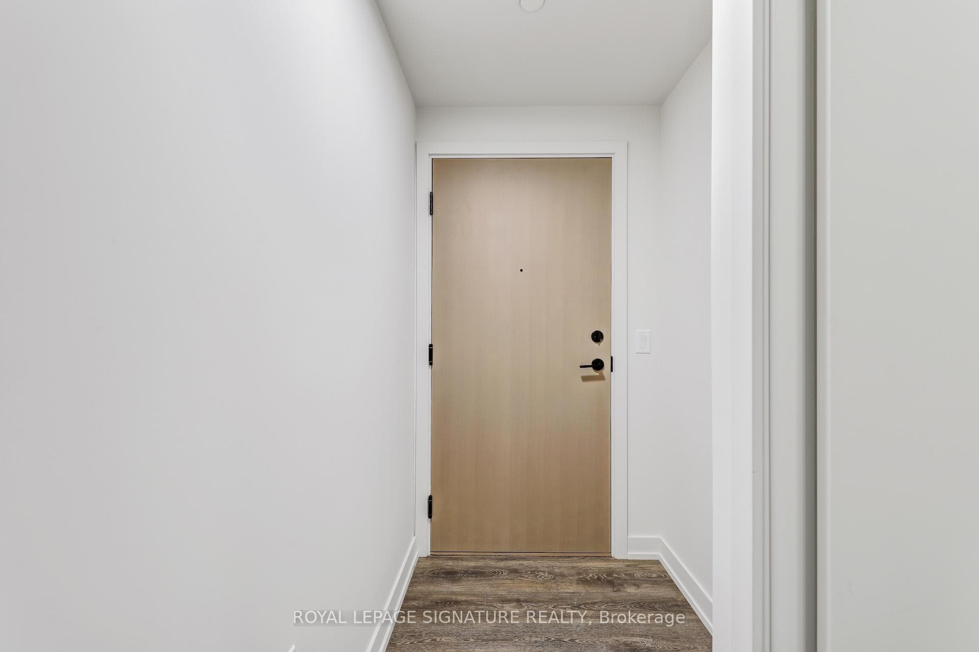 181 Sterling Road Unit 921 photo 1