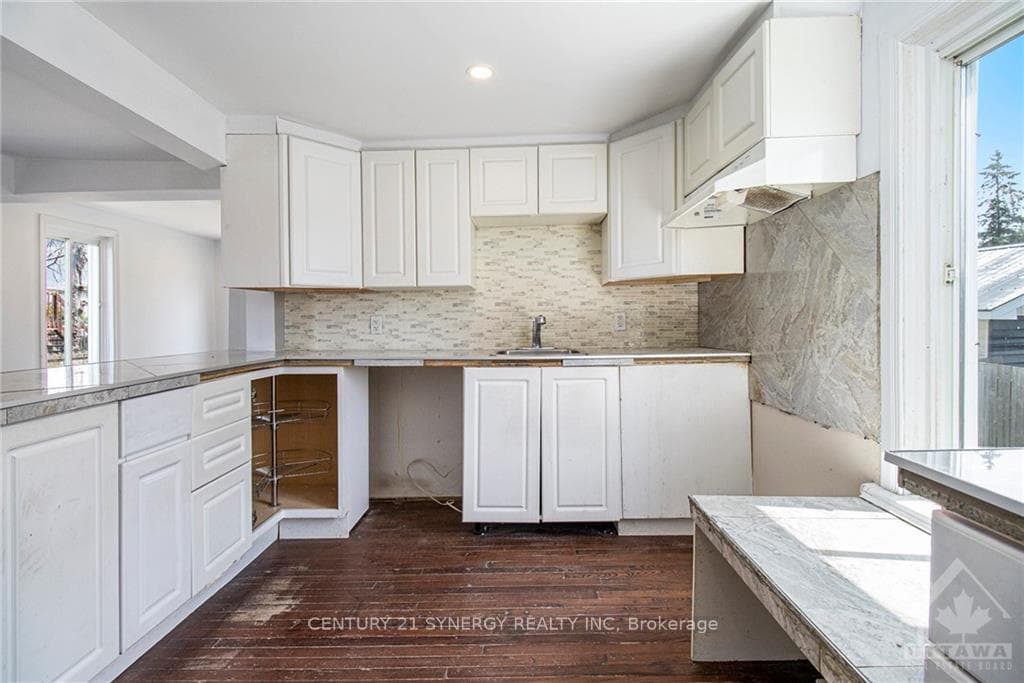 696 ST JOSEPH Street photo 11
