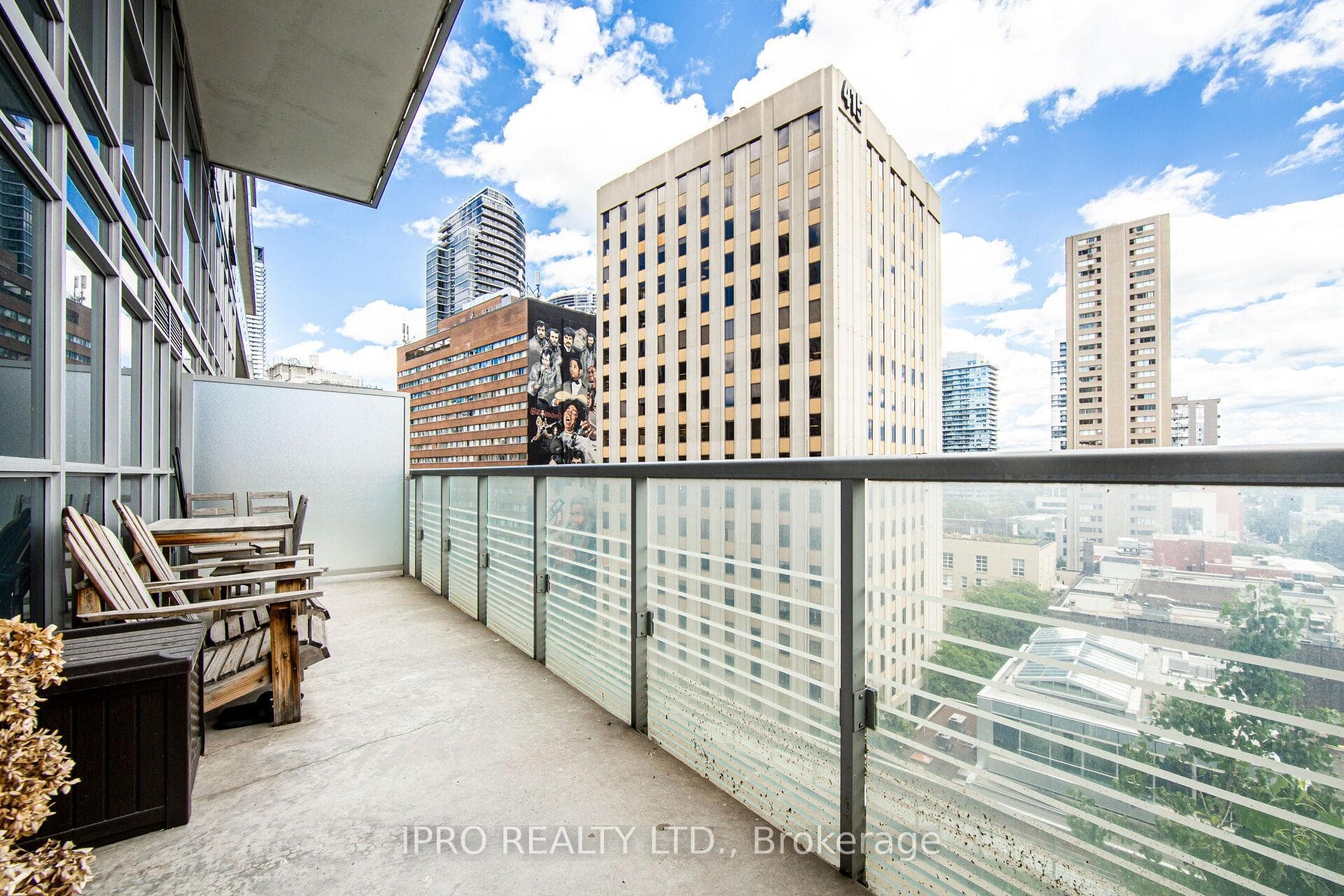 386 Yonge Street Unit 708 photo 34