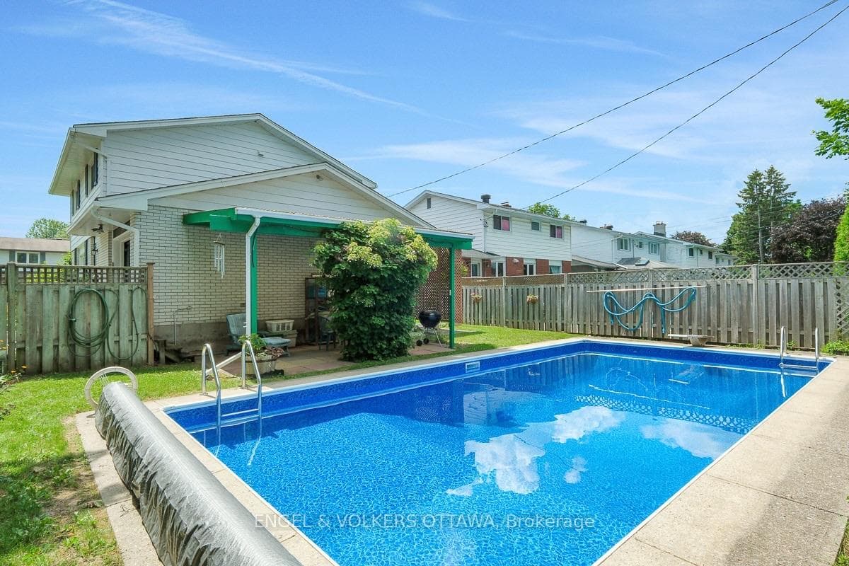 2695 Hickson Crescent photo 37