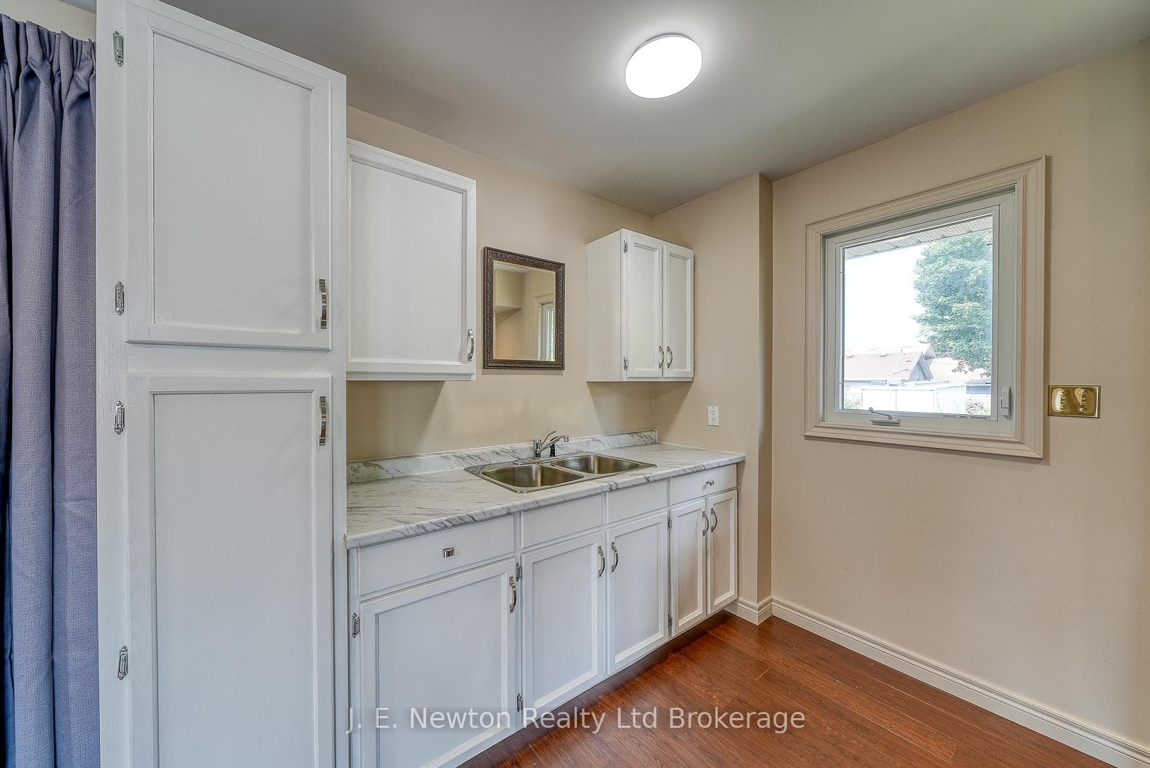 356 Broadway Street photo 38