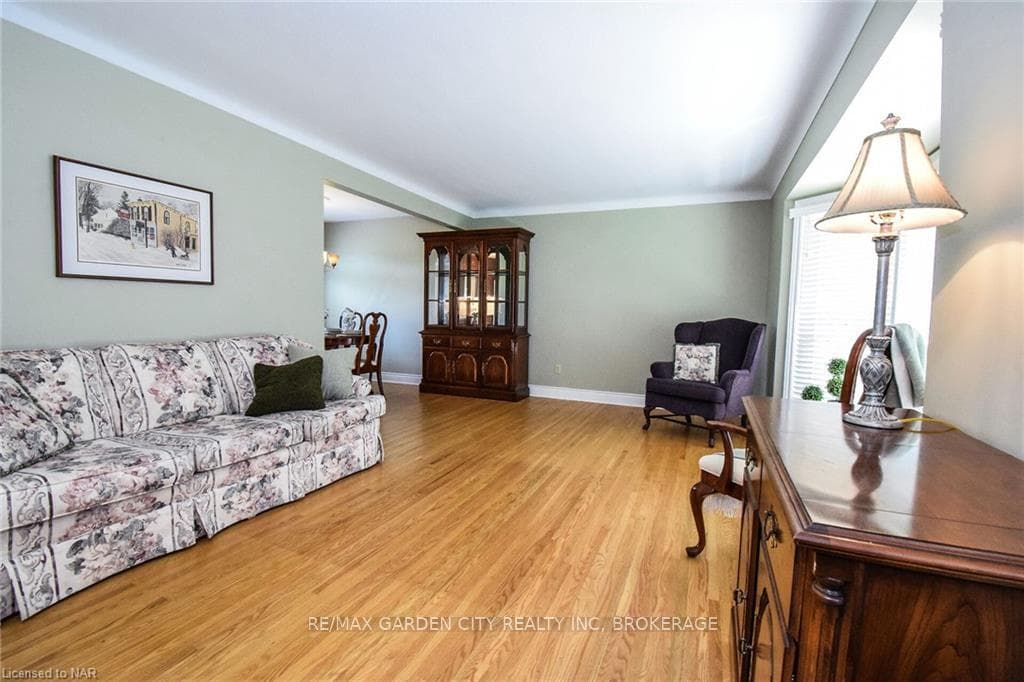60 WINDERMERE Road photo 4