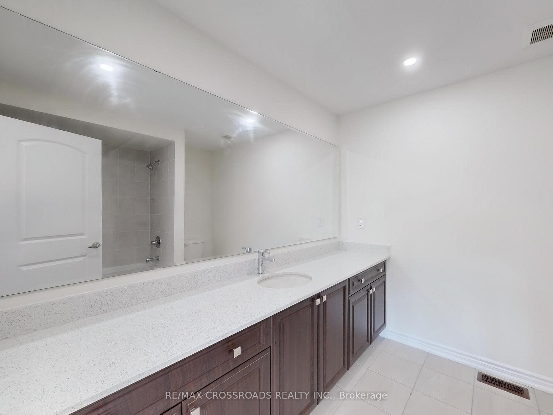 62 Kentledge Avenue photo 42