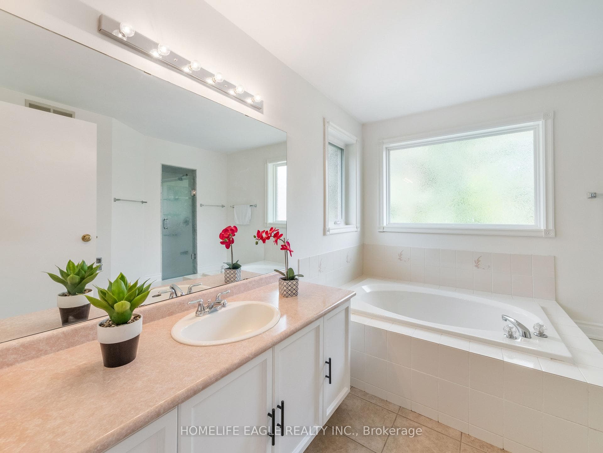 10 Lansdowne Drive photo 12