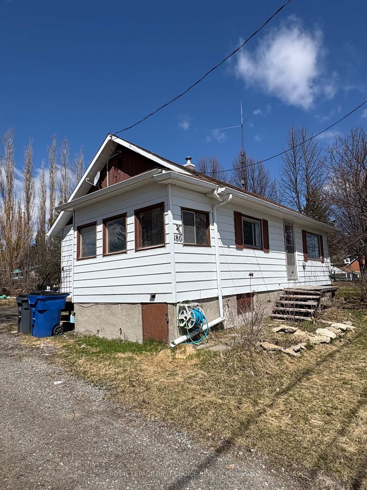180 Rorke Avenue photo 2