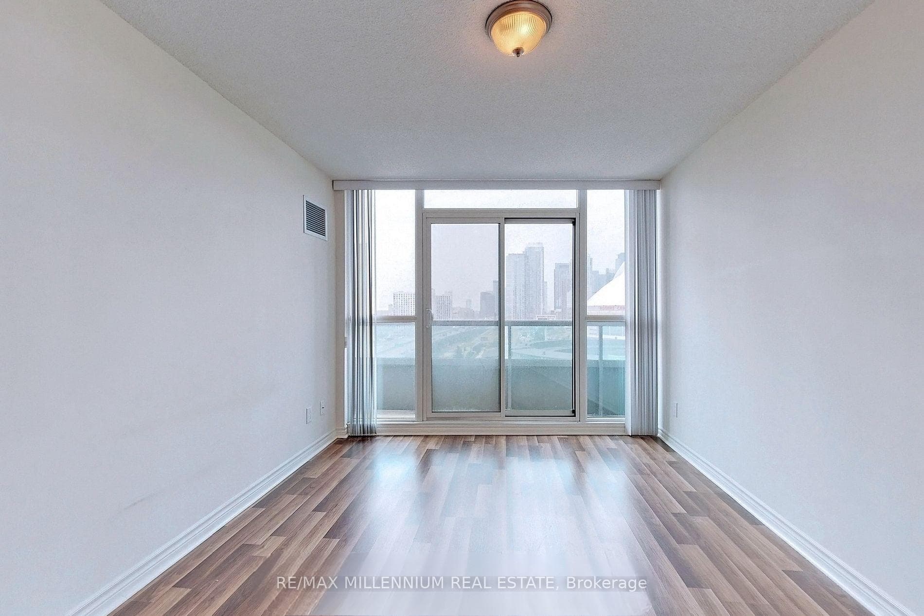 25 Lower Simcoe Street Unit 1508 photo 20