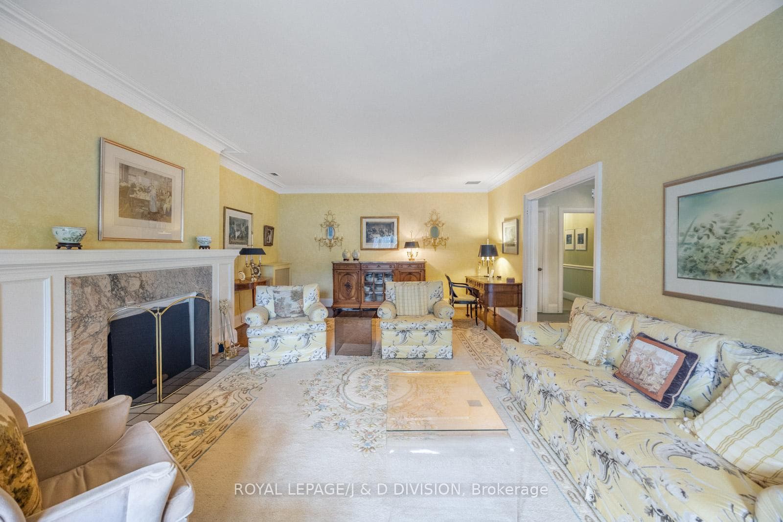 Huge Living Room w fireplace
