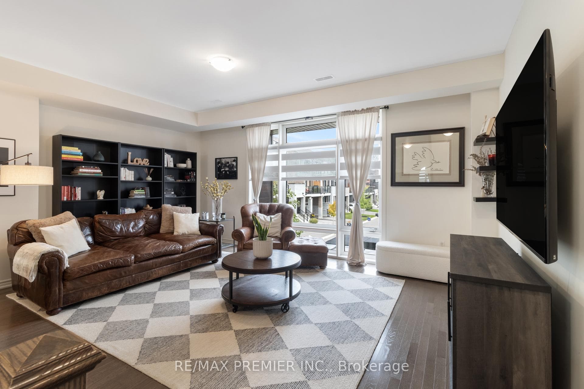 28 Holyrood Crescent photo 12