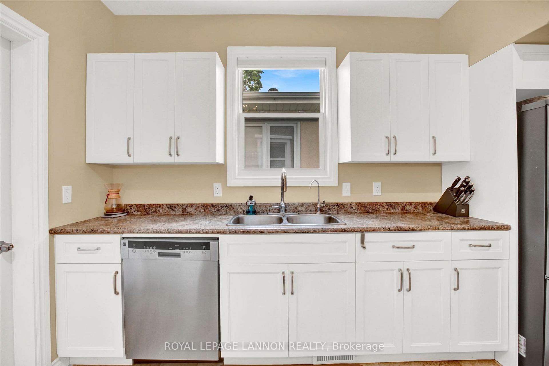 105 Peter Street photo 9