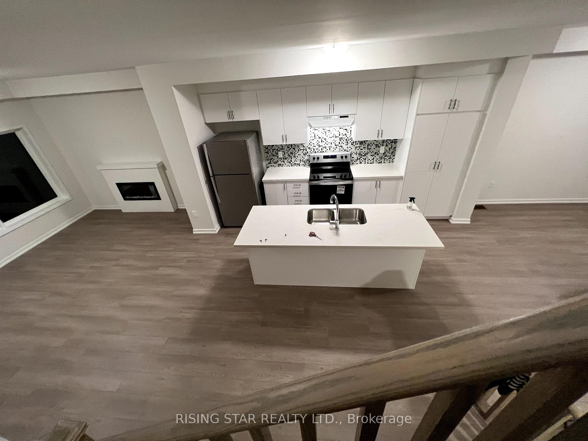 20 Queensland Crescent photo 7