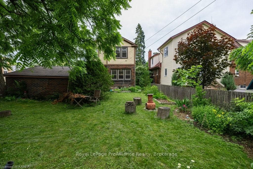 120 DUNDAS Street photo 35