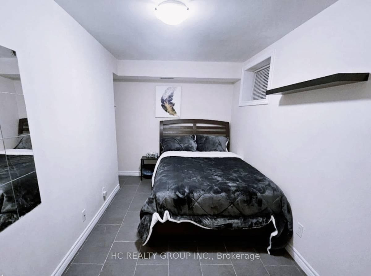 629 Bathurst Street photo 3