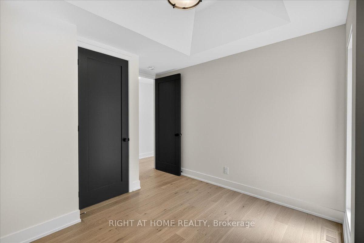 15B ROSEMEADE Avenue photo 30