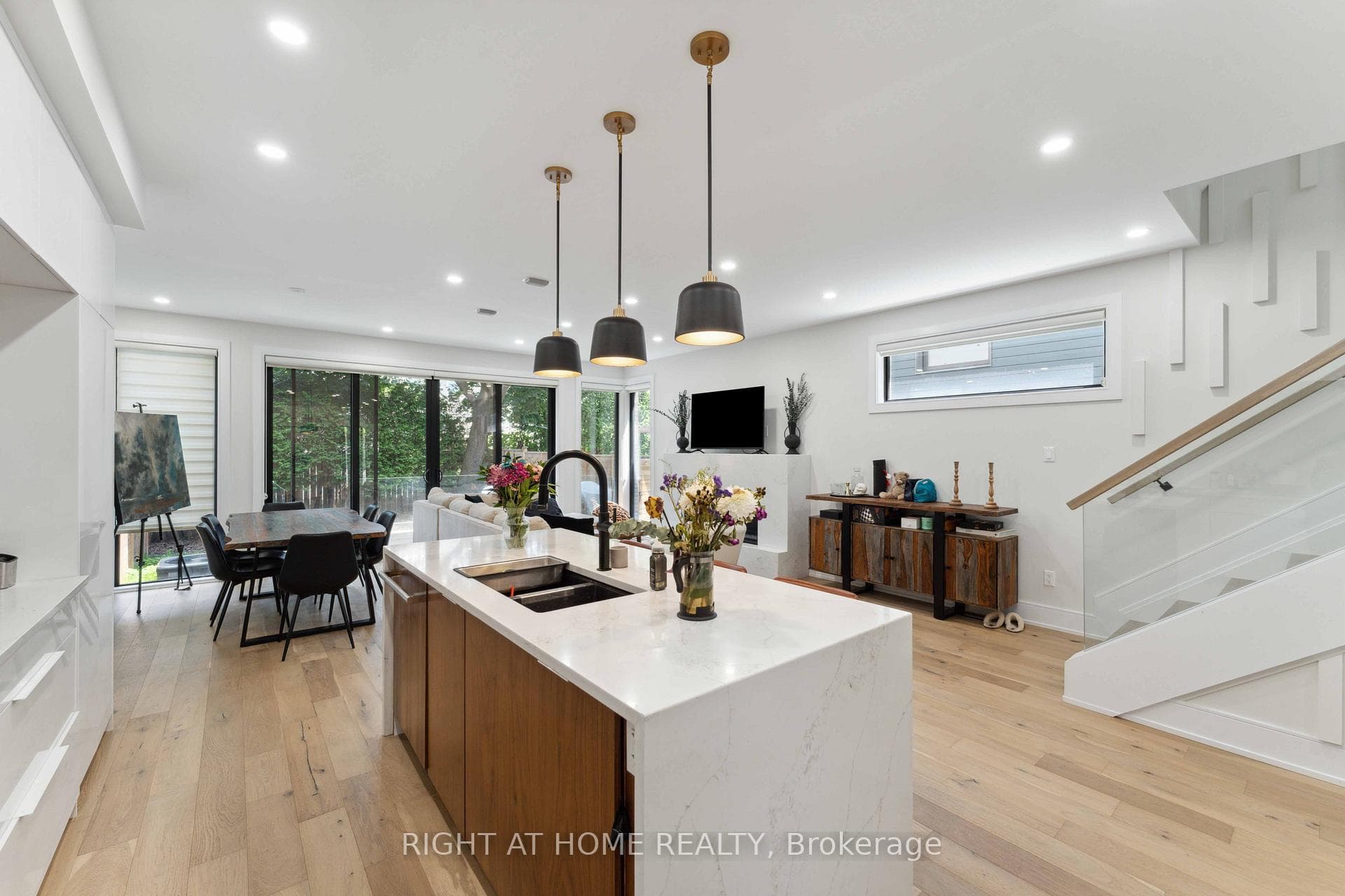 187 Carleton Avenue photo 14