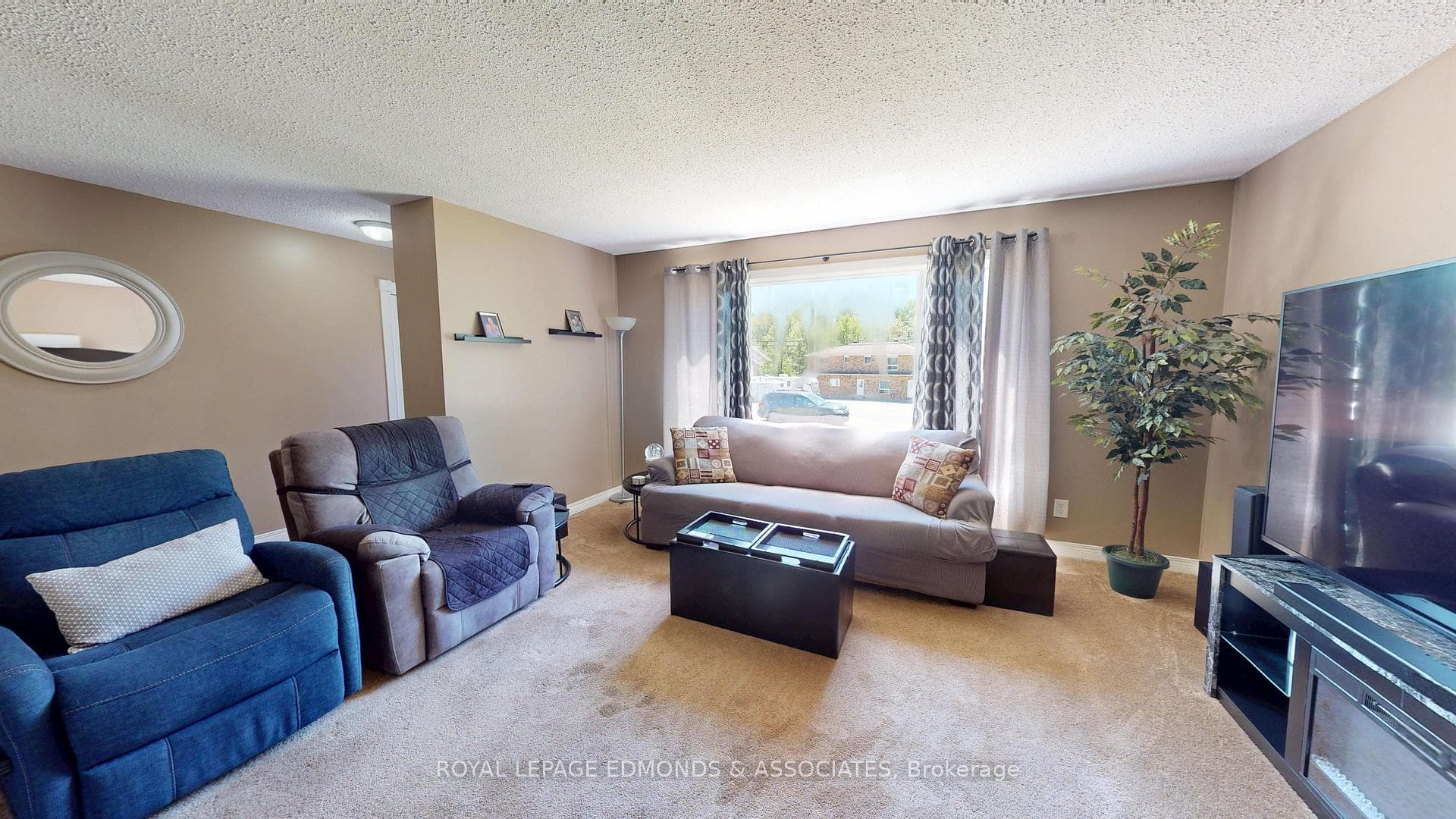 11837 Round Lake Road photo 7