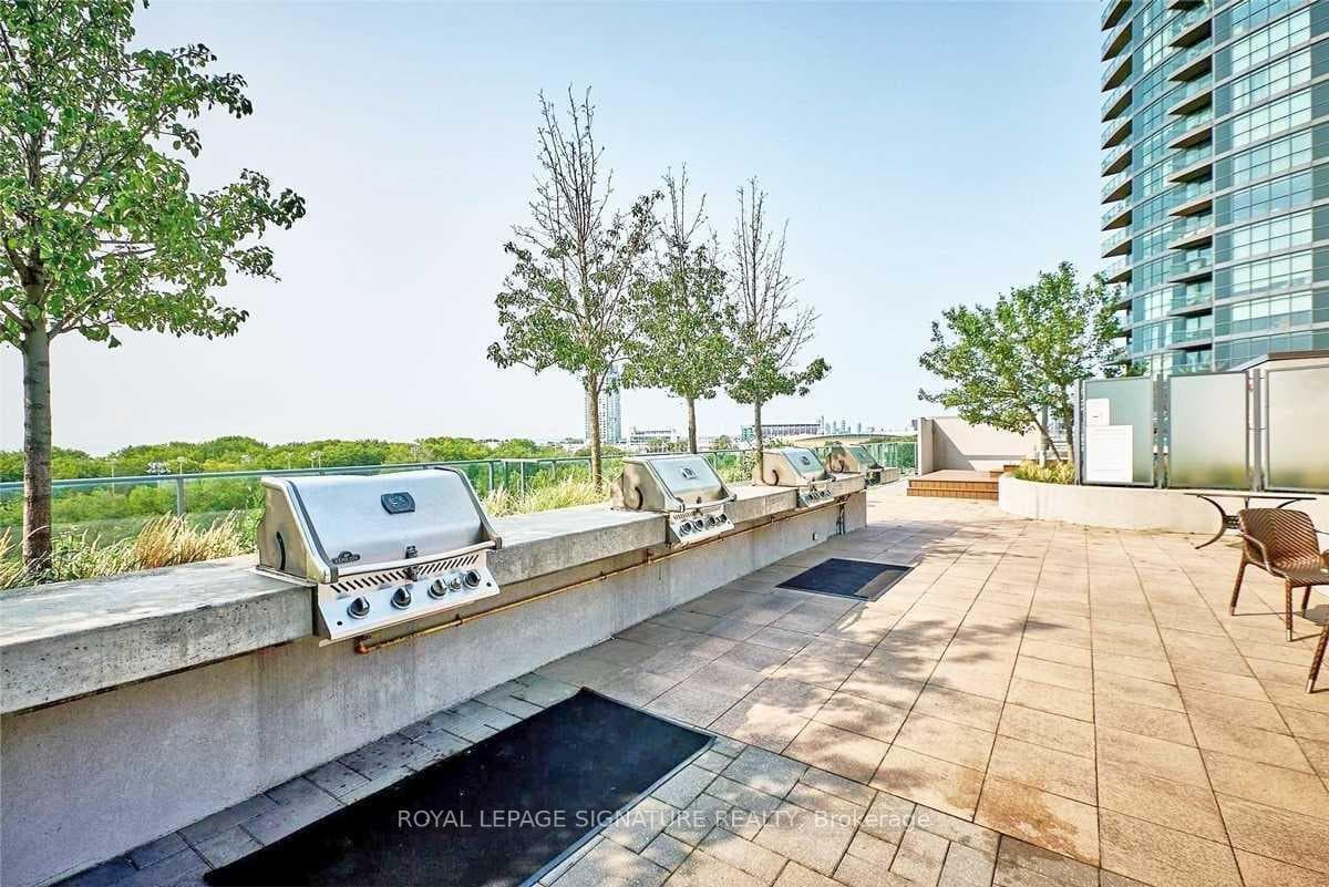 215 Fort York Boulevard Unit 1103 photo 16