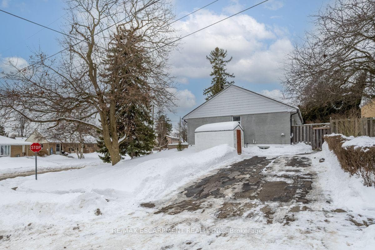 18 Marion Crescent photo 3