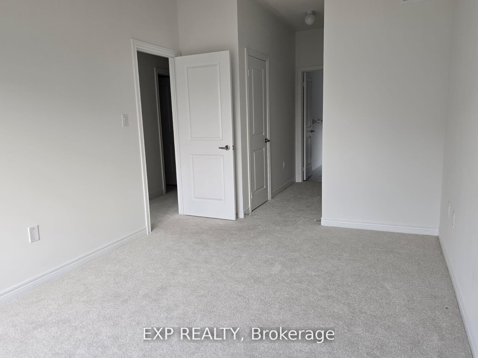 80 Singhampton Road photo 23