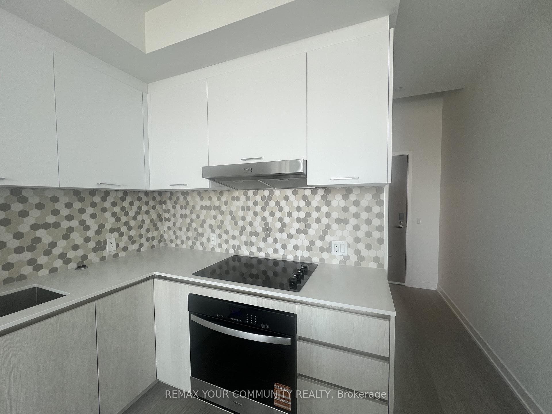 8188 Yonge Street Unit 912 photo 8