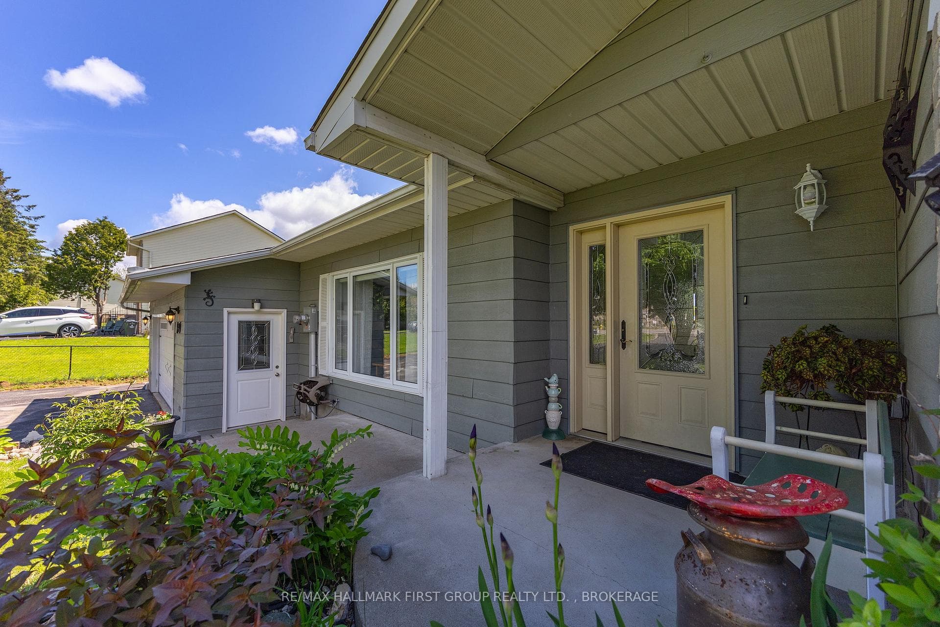 1470 Sydenham Road photo 2