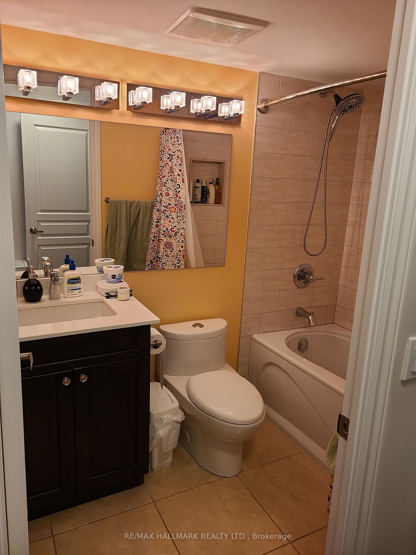 350 Red Maple Road Unit 604 photo 17