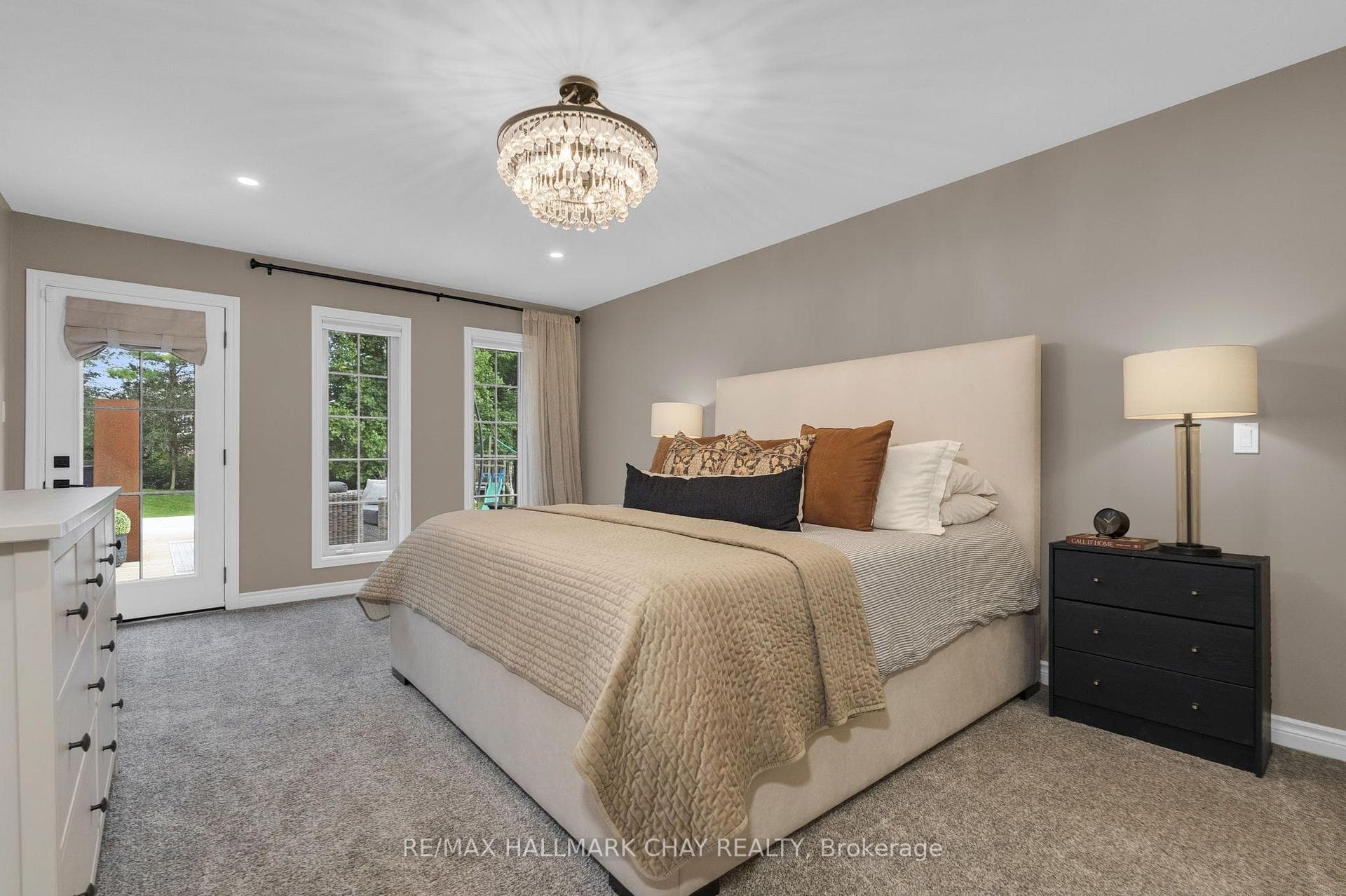Primary Bedroom with 5pc Ensuite and W/O