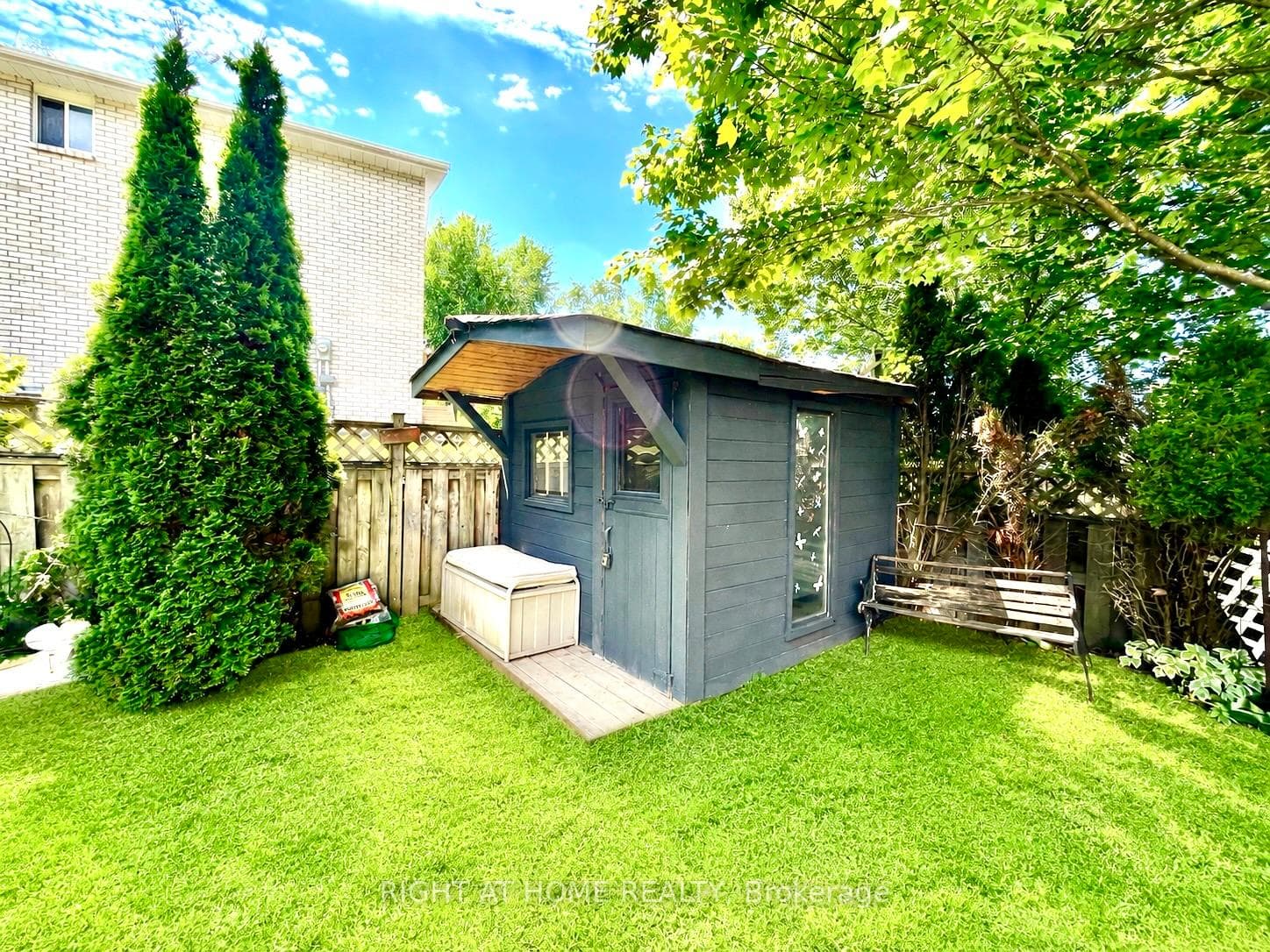 941 Victoria Street photo 47