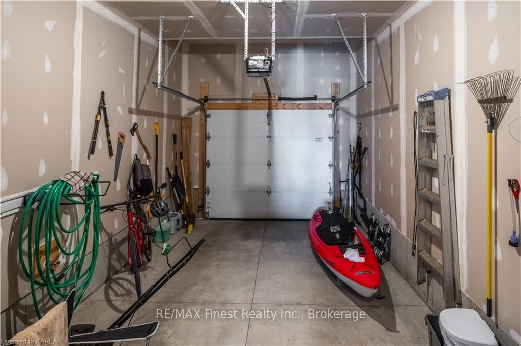 1225 MAX Crescent photo 33