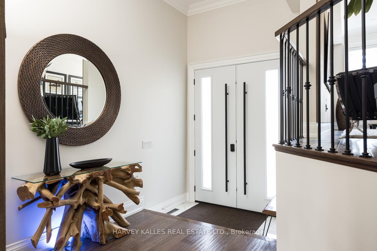 110 Leyton Avenue photo 4