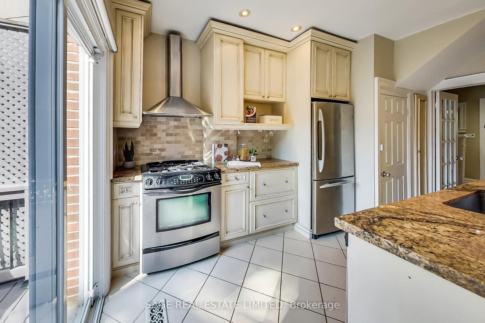 132 Rosewell Avenue photo 14