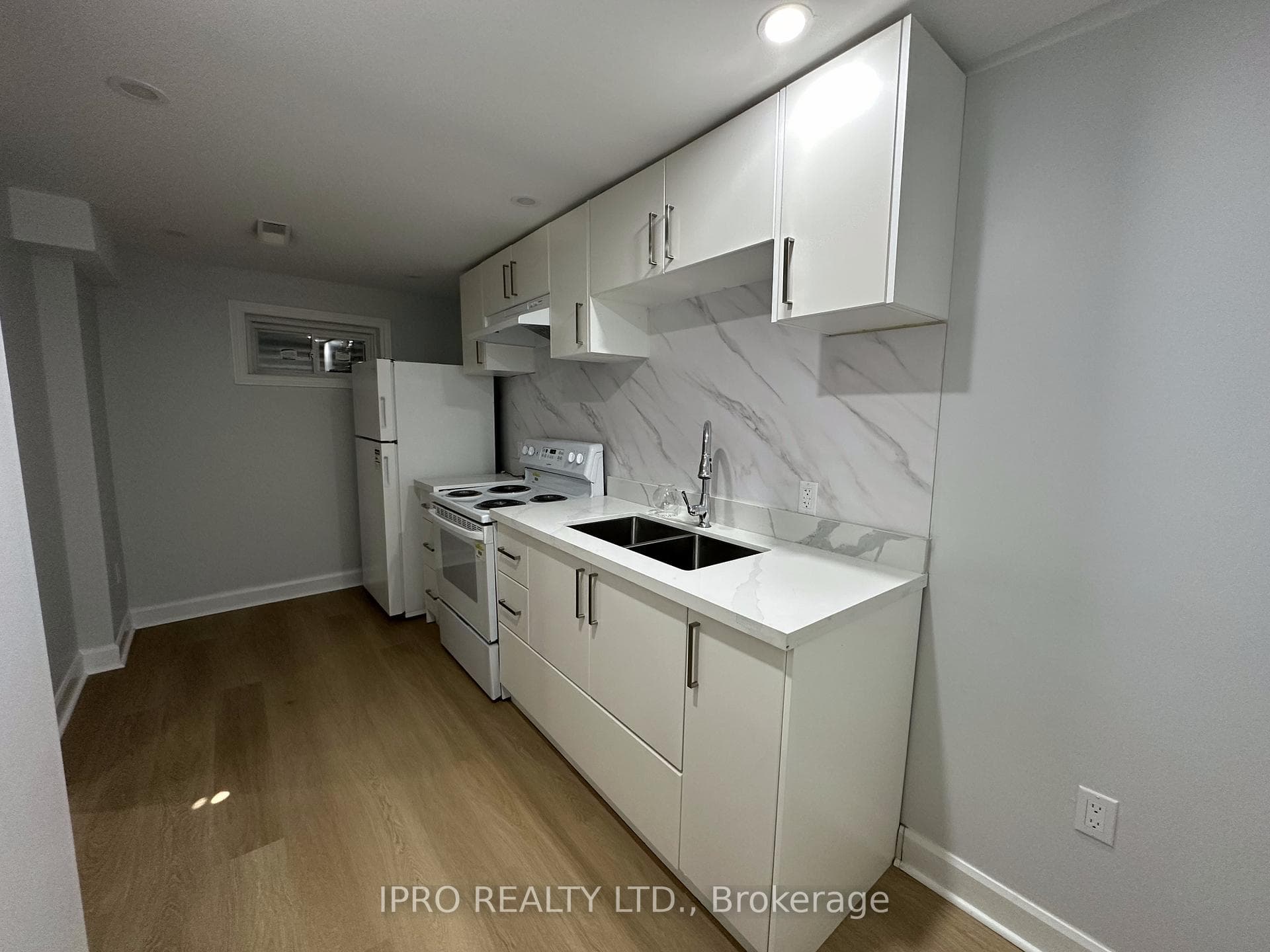 35 Shalom Crescent Unit BSMT photo 1