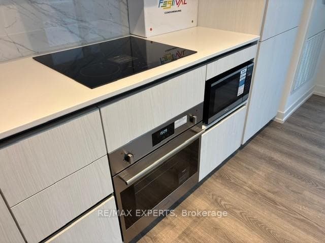 8 Interchange Way Unit 4802 photo 3