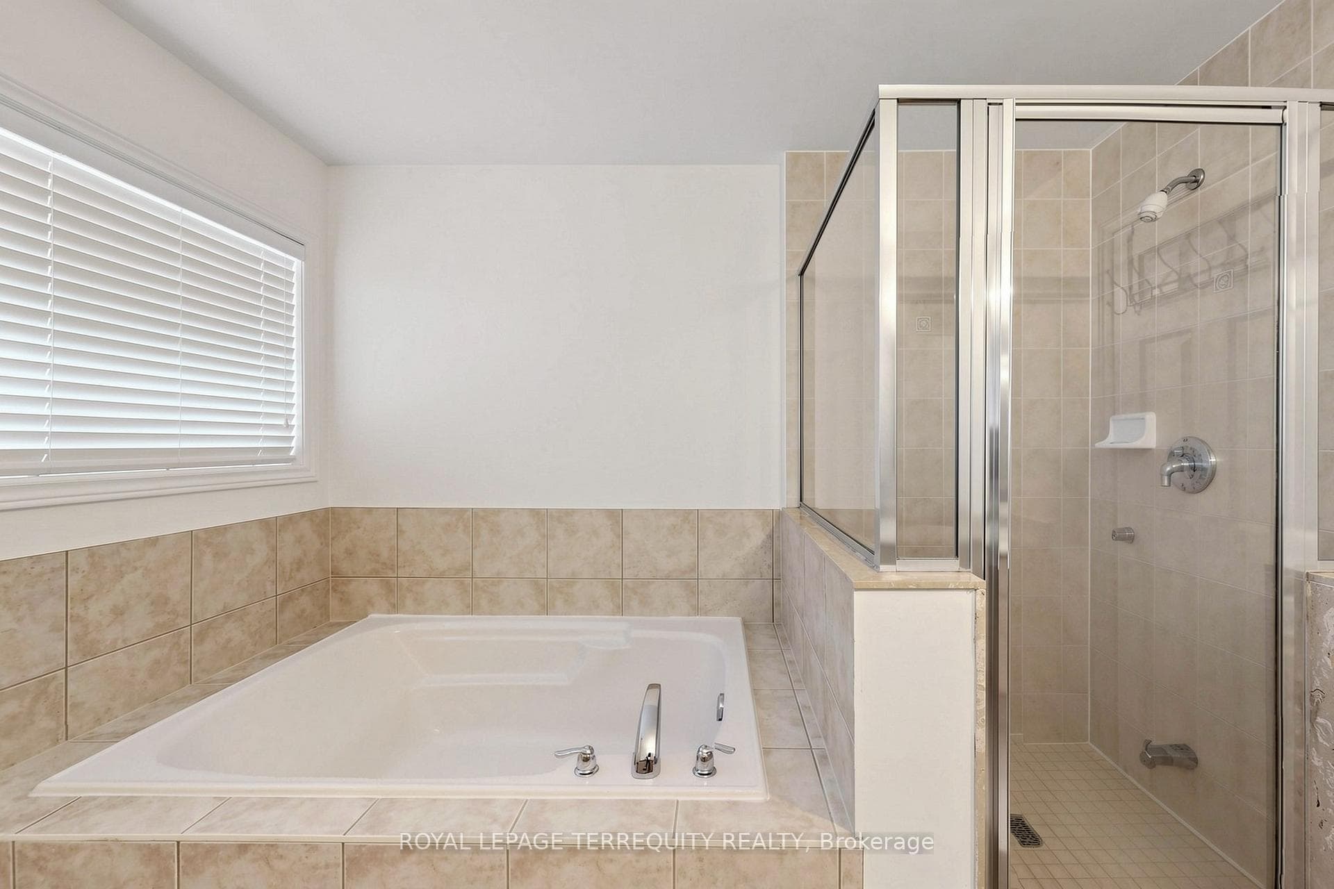 12 Ballantyne Drive photo 29