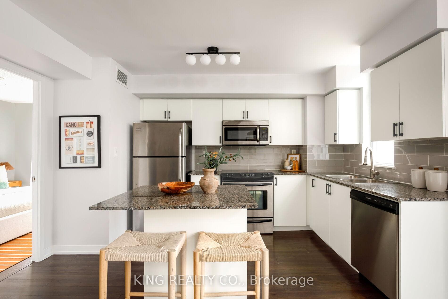 816 Lansdowne Avenue Unit 1112 photo 1