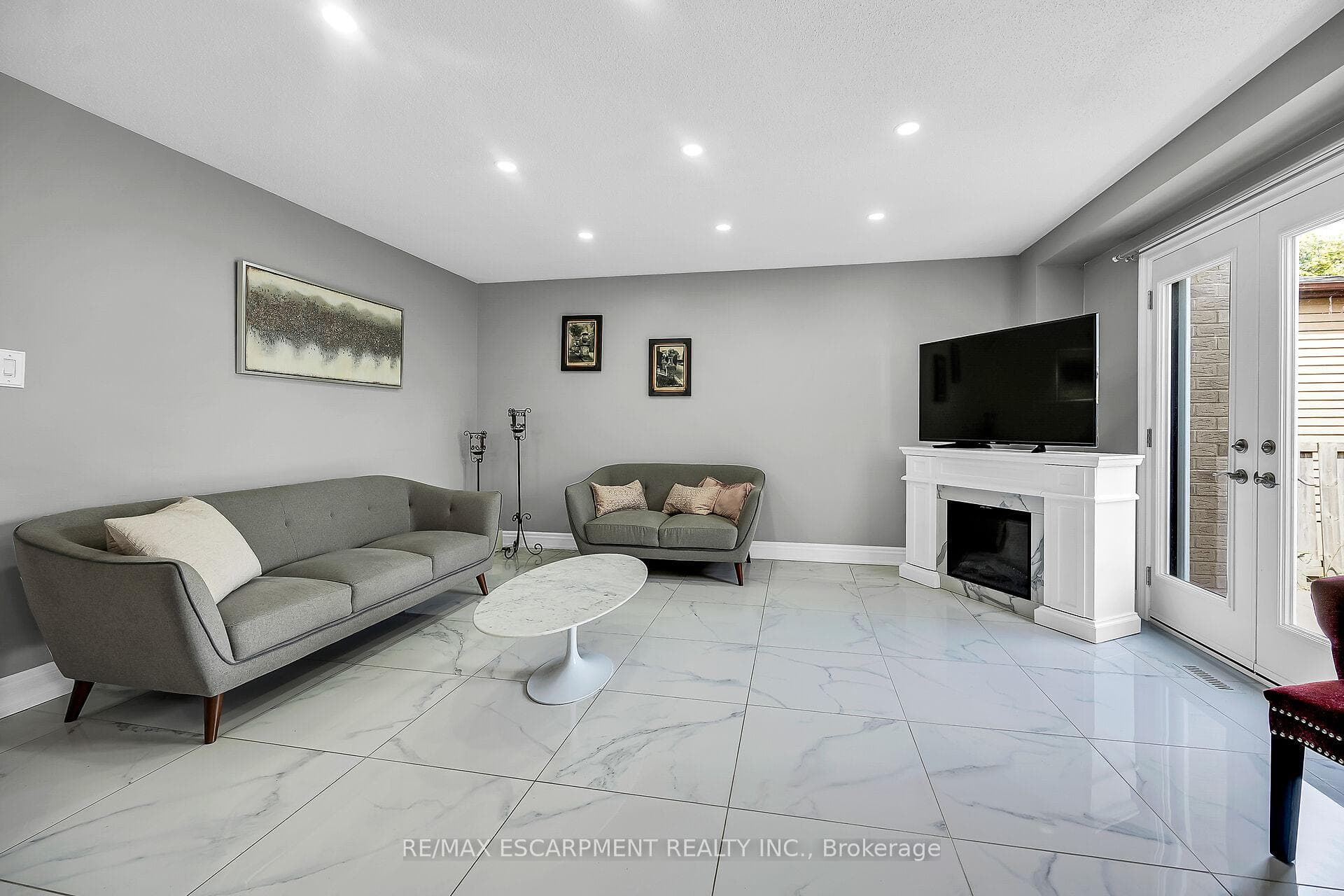 707 Upper Wentworth Street photo 10