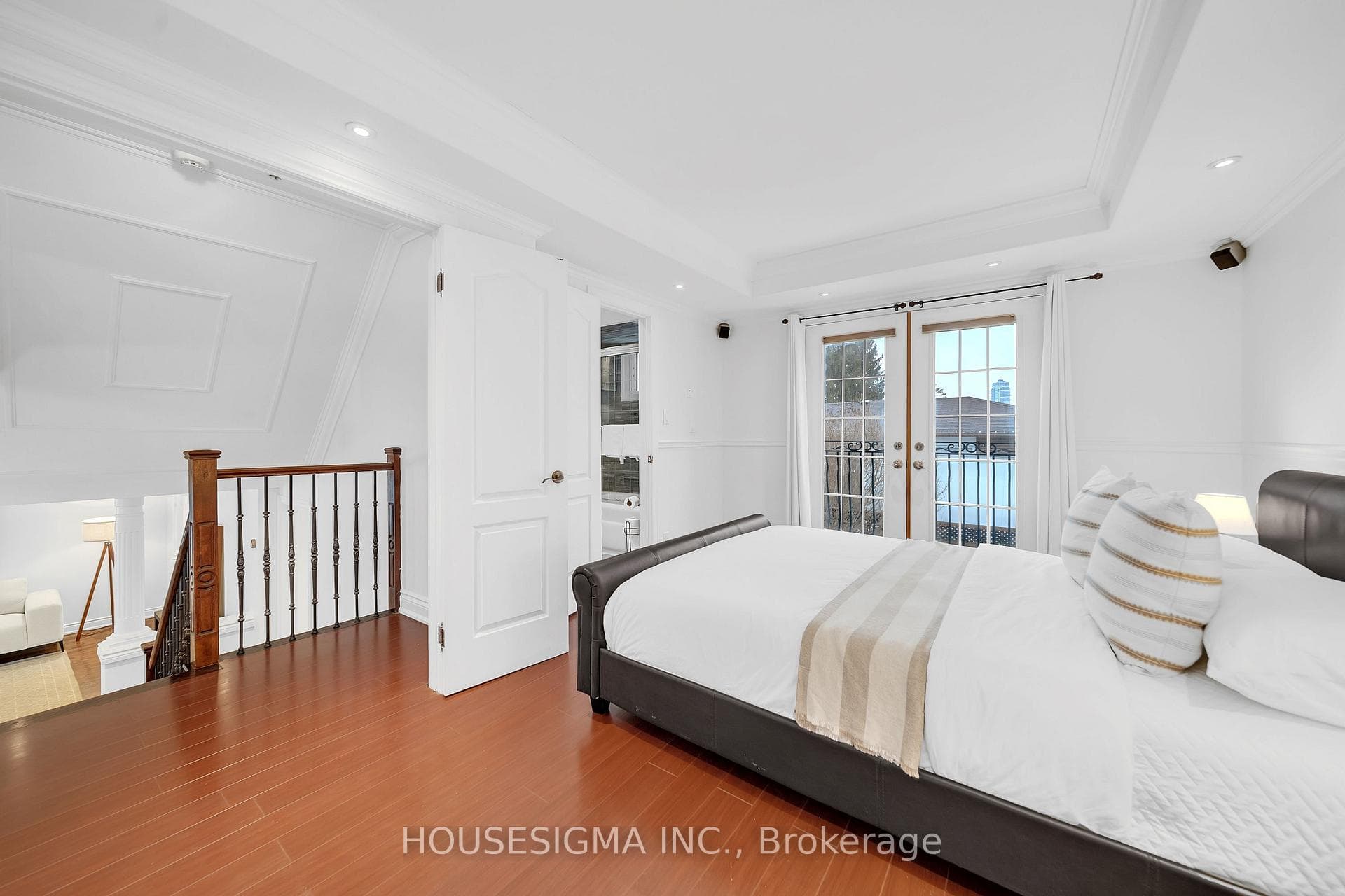 808 Krosno Boulevard photo 26
