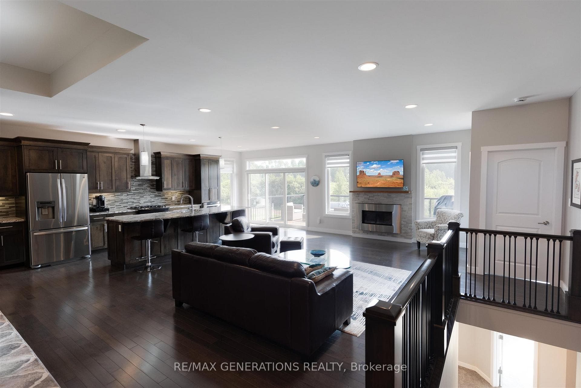 2752 King George's Park Drive photo 4