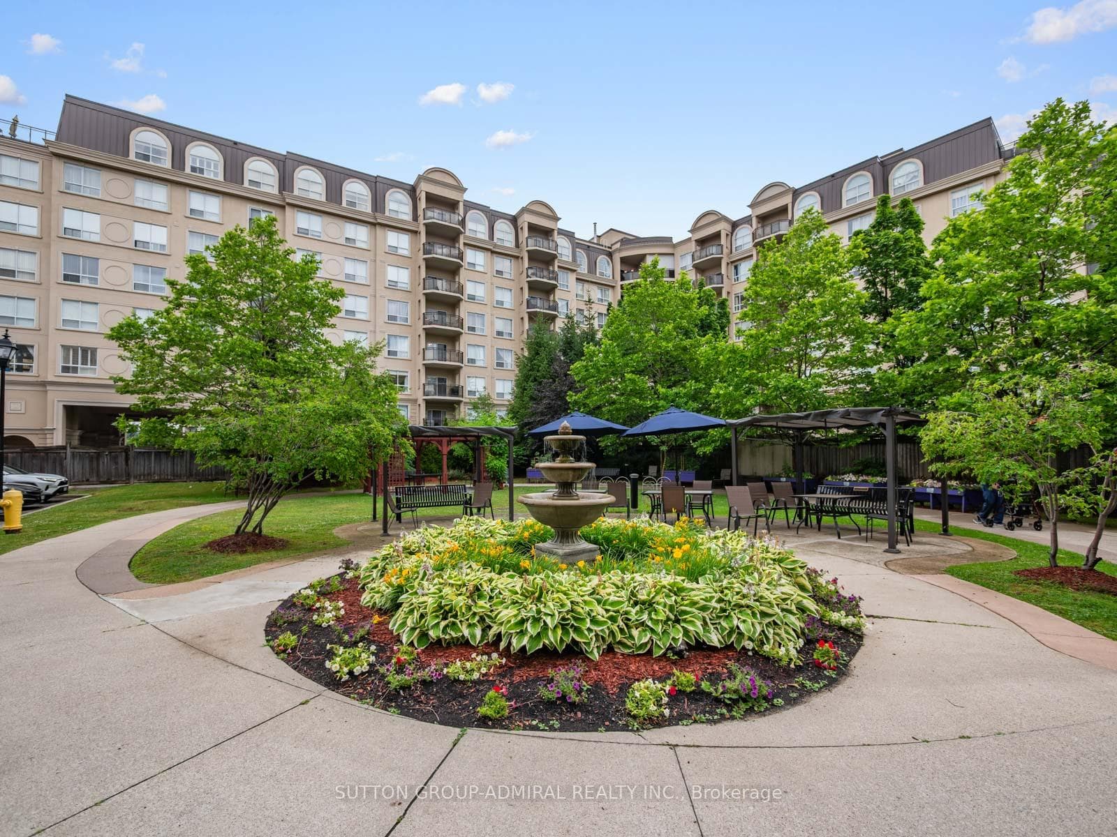 1 Maison Parc Court Unit 215 photo 21
