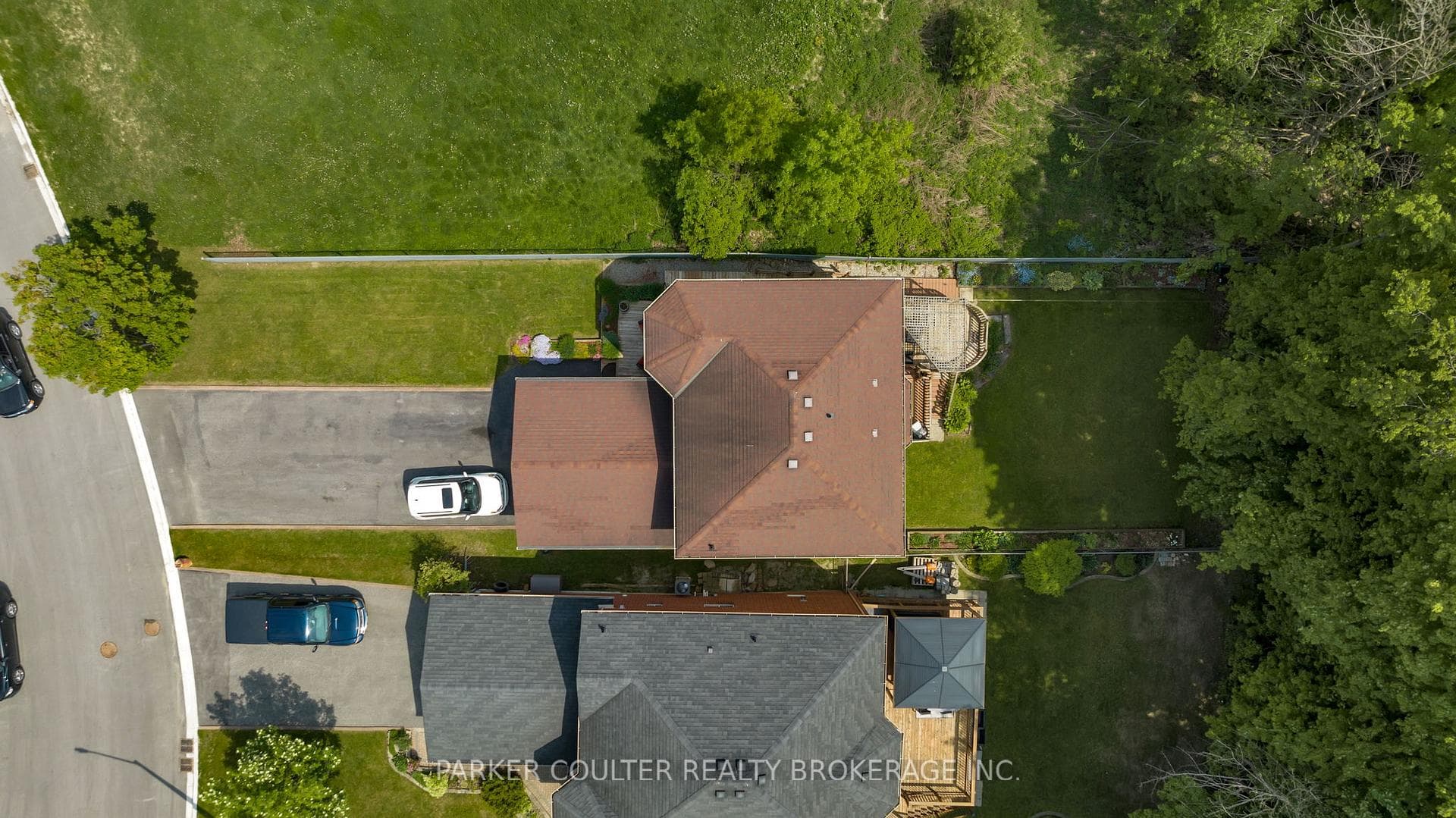 1163 Oriole Crescent photo 40
