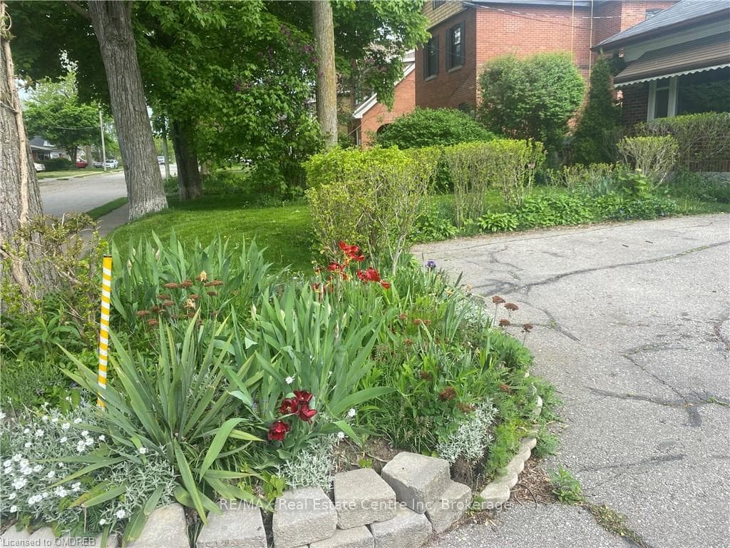 21 COURT Street Unit Upper photo 2
