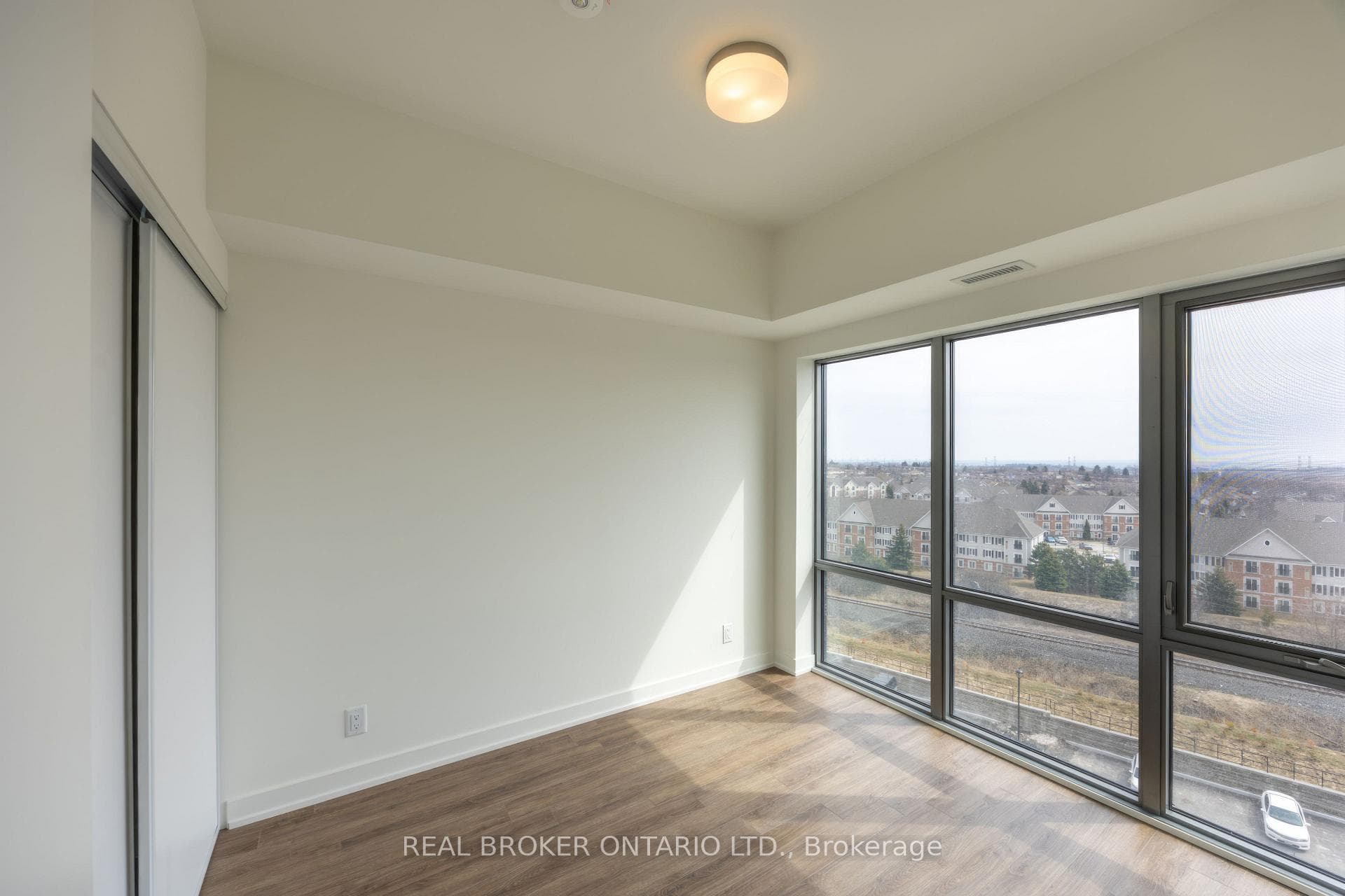 51 Clarington Boulevard Unit 823 photo 21