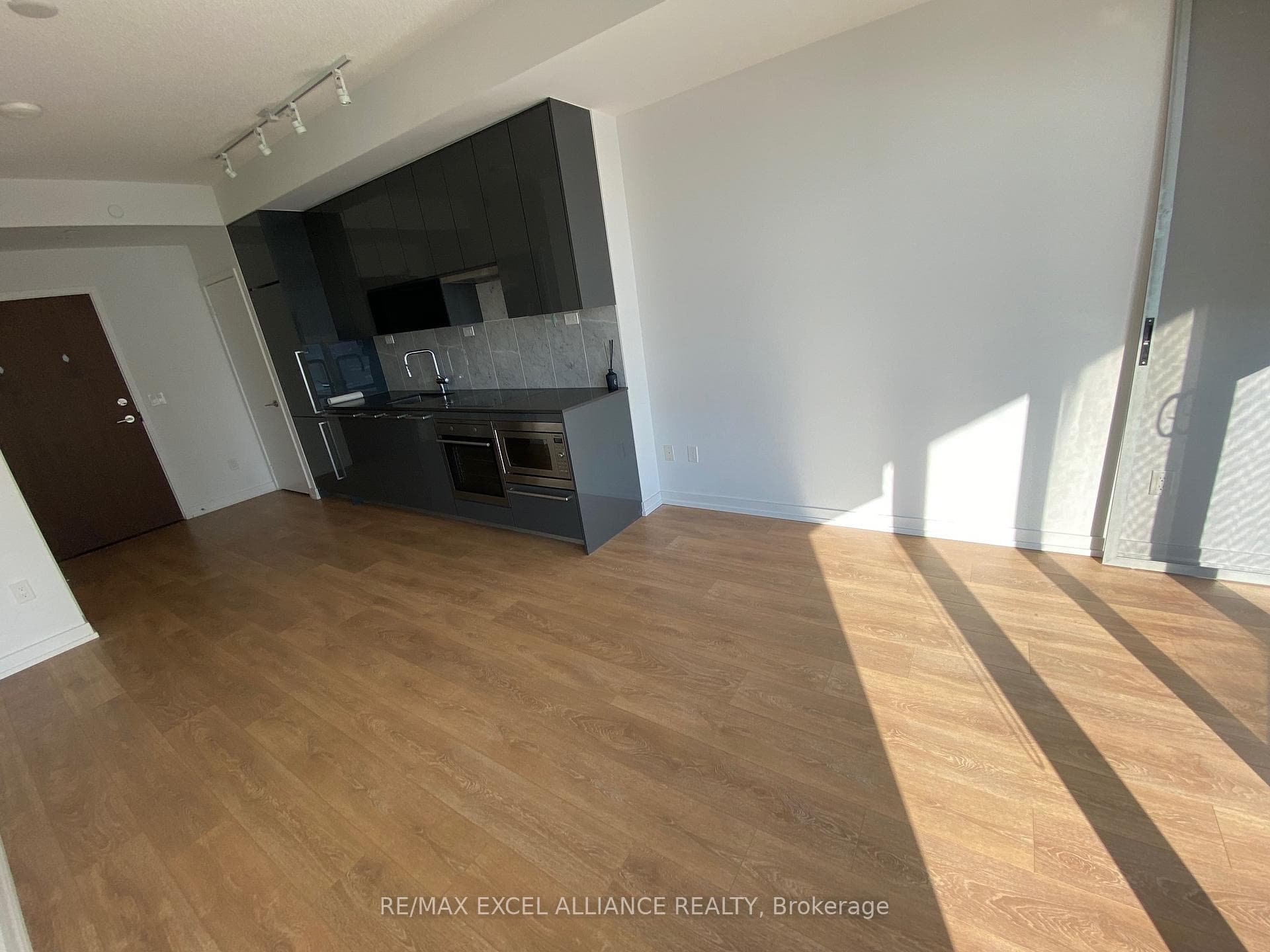 115 Mcmahon Drive Unit 2006 photo 9