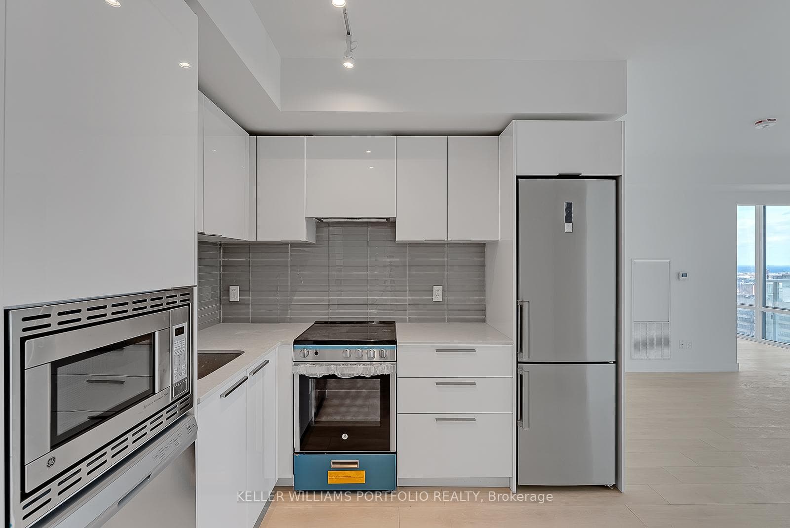 501 Yonge Street Unit 3009 photo 6