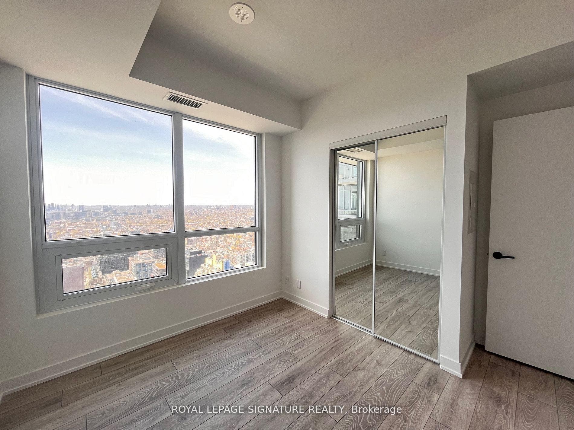 108 Peter Street Unit 4213 photo 7