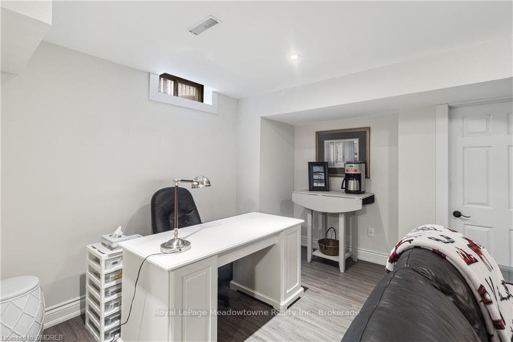10 COLEMAN Court photo 34
