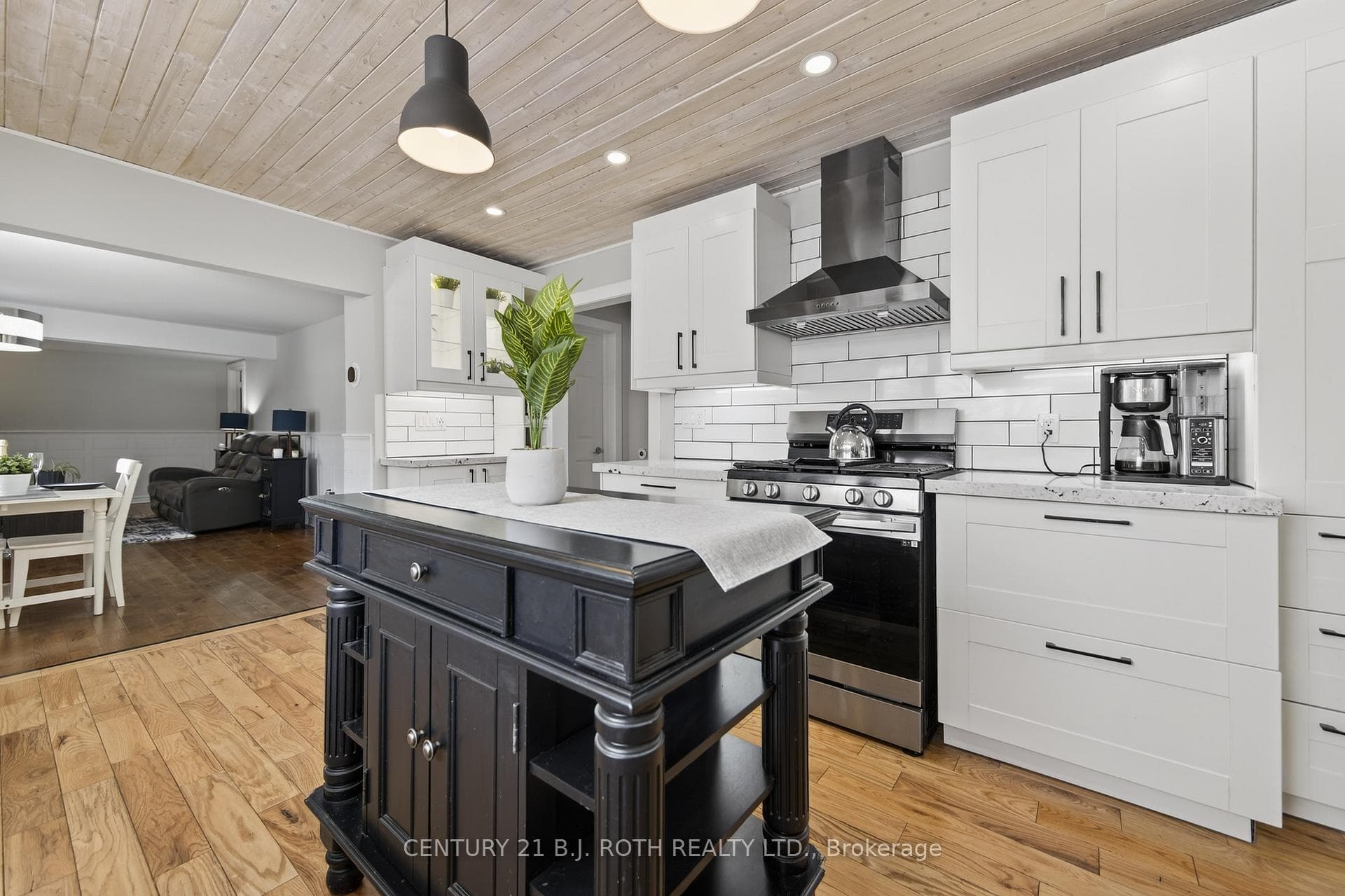 860 Adams Road photo 10