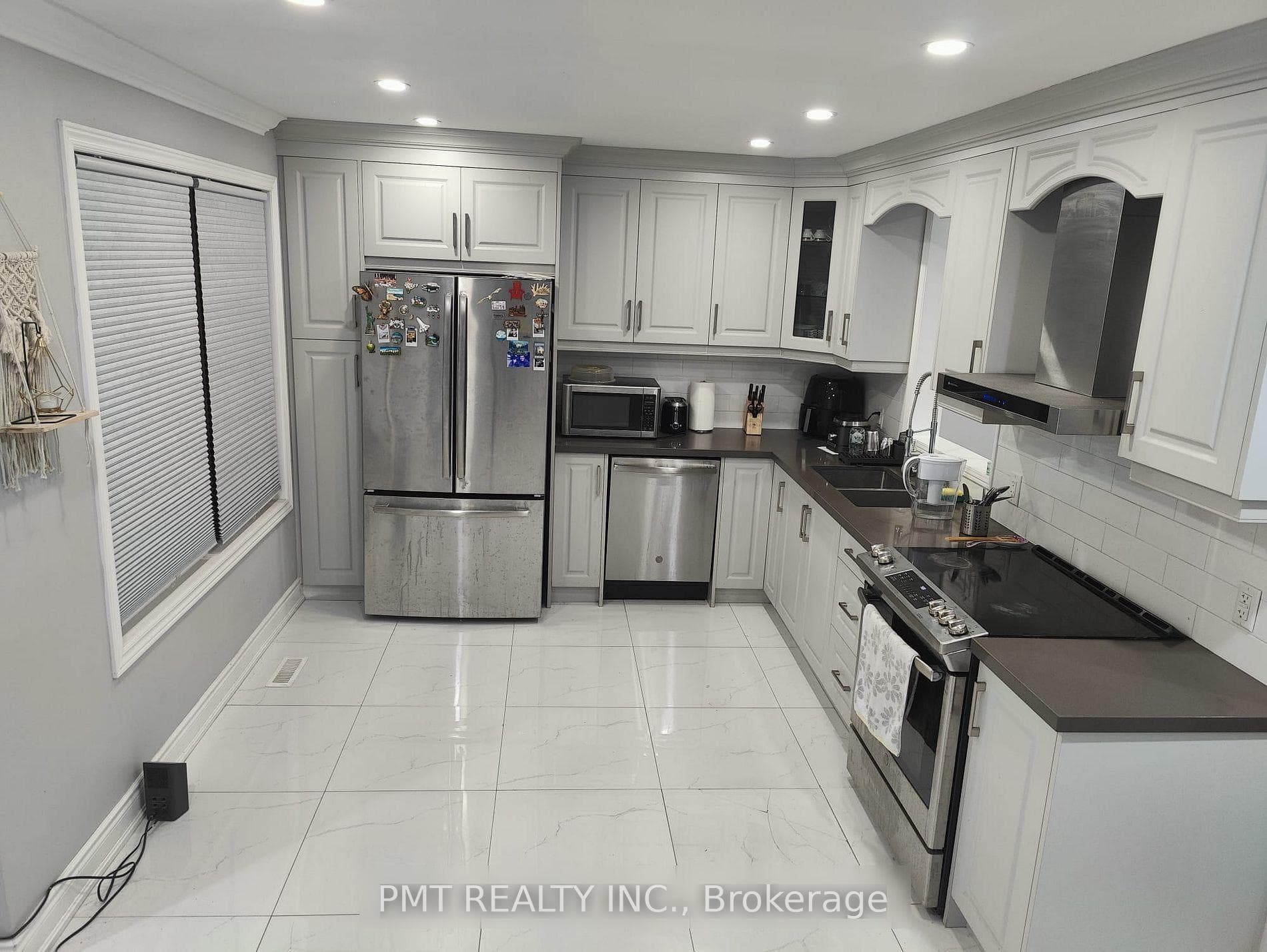 73 Greene Drive photo 3