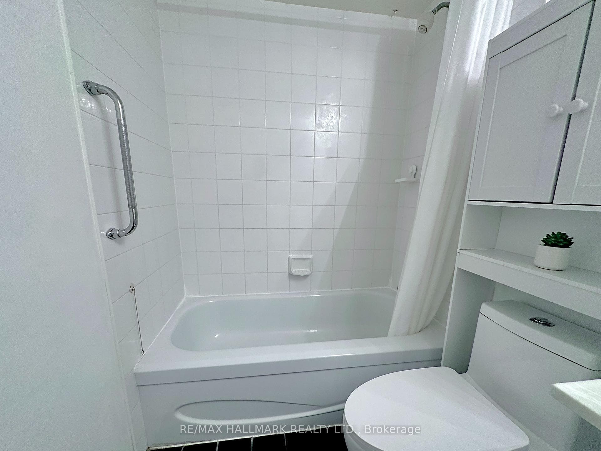 1470 Midland Avenue Unit 818 photo 33
