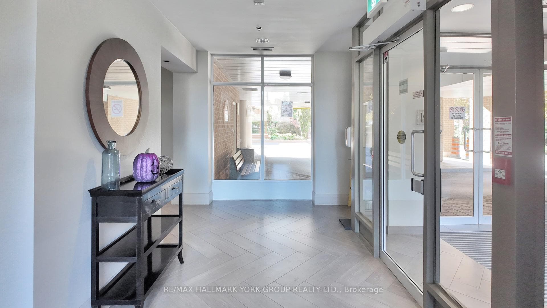 245 Davisville Avenue Unit 512 photo 31