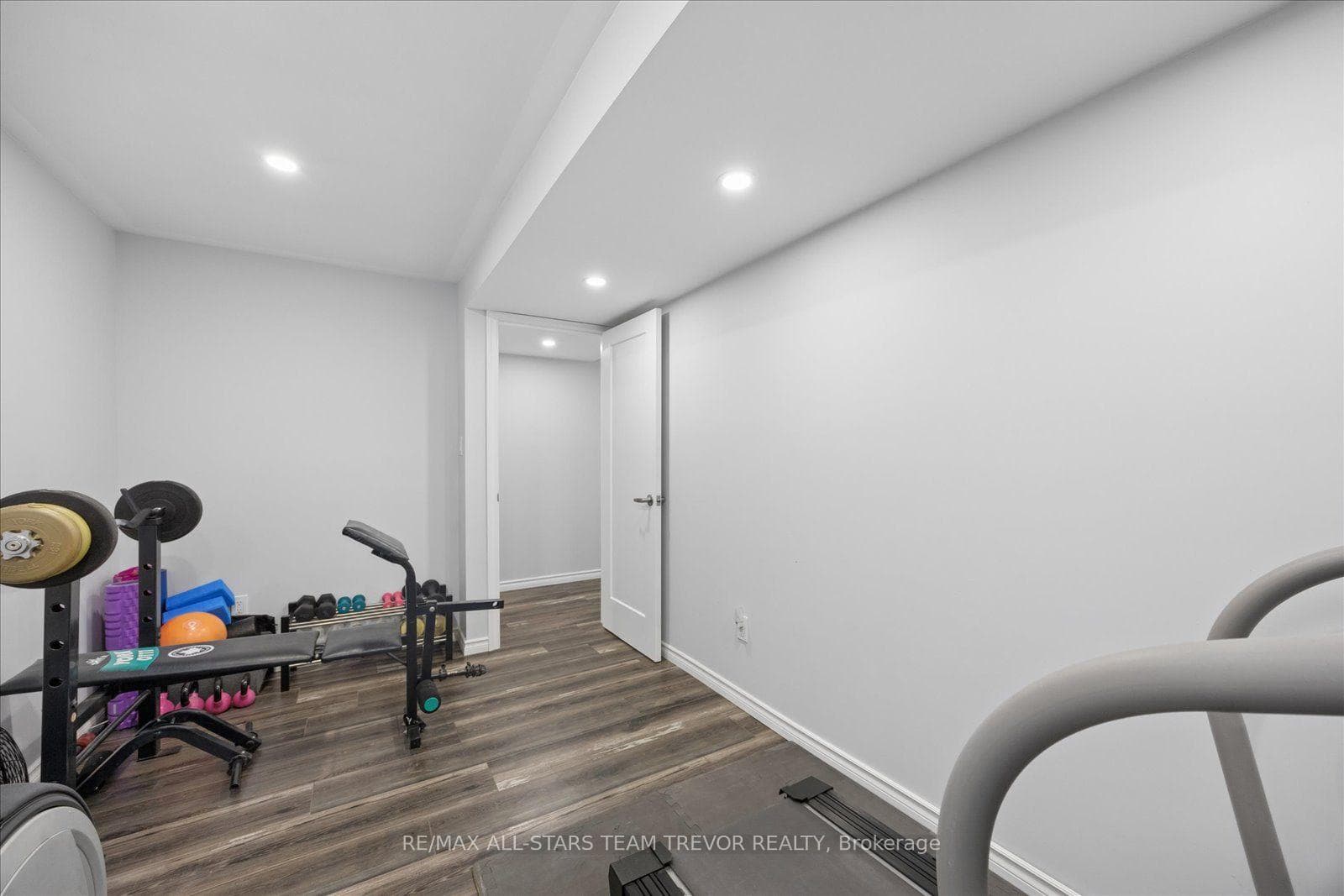 30 Laurendale Avenue photo 29